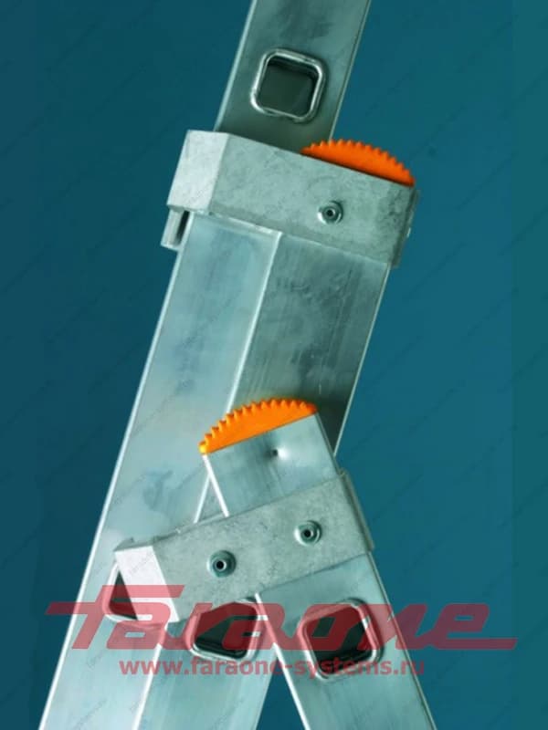 Многофункциональная трехсекционная лестница Faraone 3х7 ступеней AK225.3